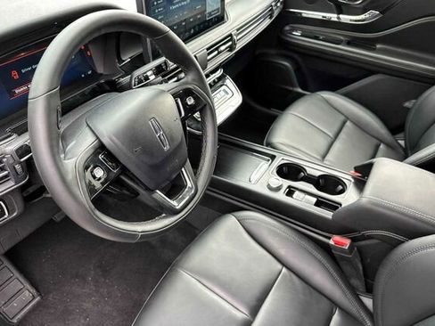 Used 2025 Lincoln Corsair FWD w/ Rear Removable Package Tray image 4