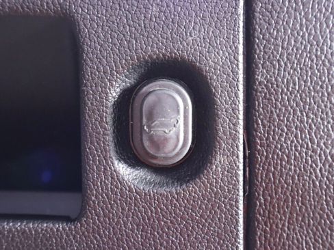 Used 2020 Chevrolet Suburban Premier AWD/4WD image 42