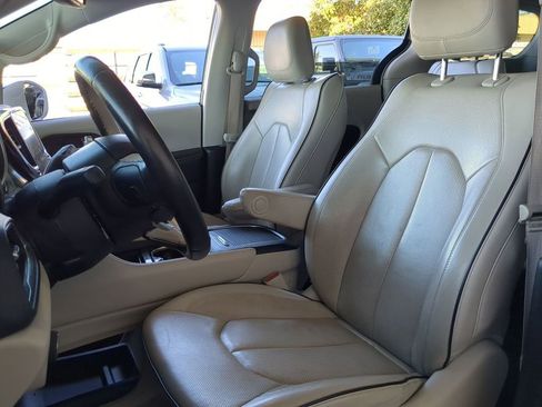 Used 2021 Chrysler Pacifica Limited w/ Premium & Safety Sphere Group image 6