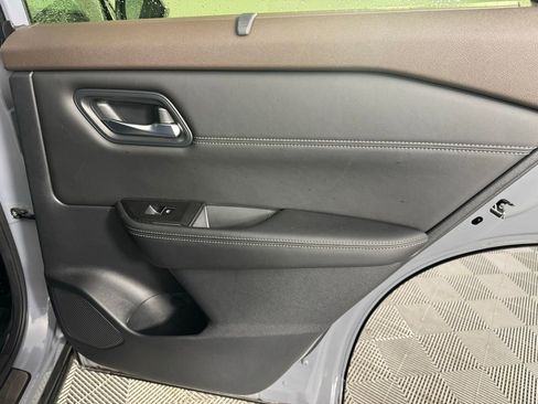 Used 2023 Nissan Rogue SL w/ SL Premium Package image 27