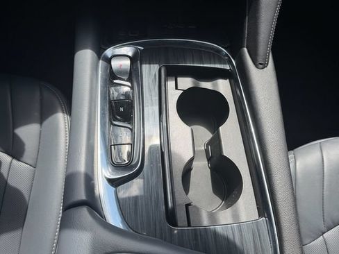Used 2024 Buick Enclave Essence w/ Sport Touring Edition FWD image 21