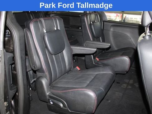 Used 2017 Dodge Grand Caravan GT image 25