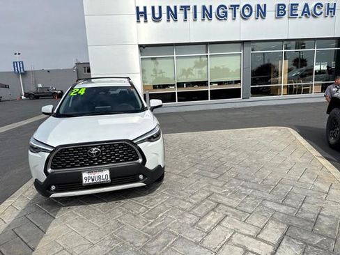 Used 2024 Toyota Corolla Cross XLE w/ Convenience Package FWD image 23