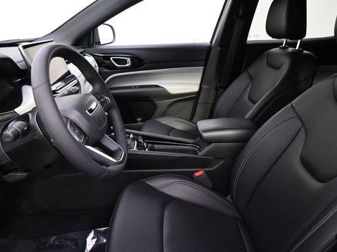 Used 2025 Jeep Compass Limited AWD/4WD image 13