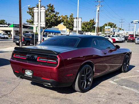 Used 2020 Dodge Challenger SXT w/ Blacktop Package RWD image 5