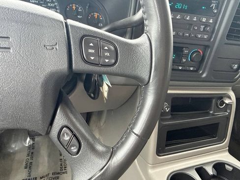 Used 2005 GMC Yukon XL SLT w/ SLT Preferred Equipment Group RWD image 17