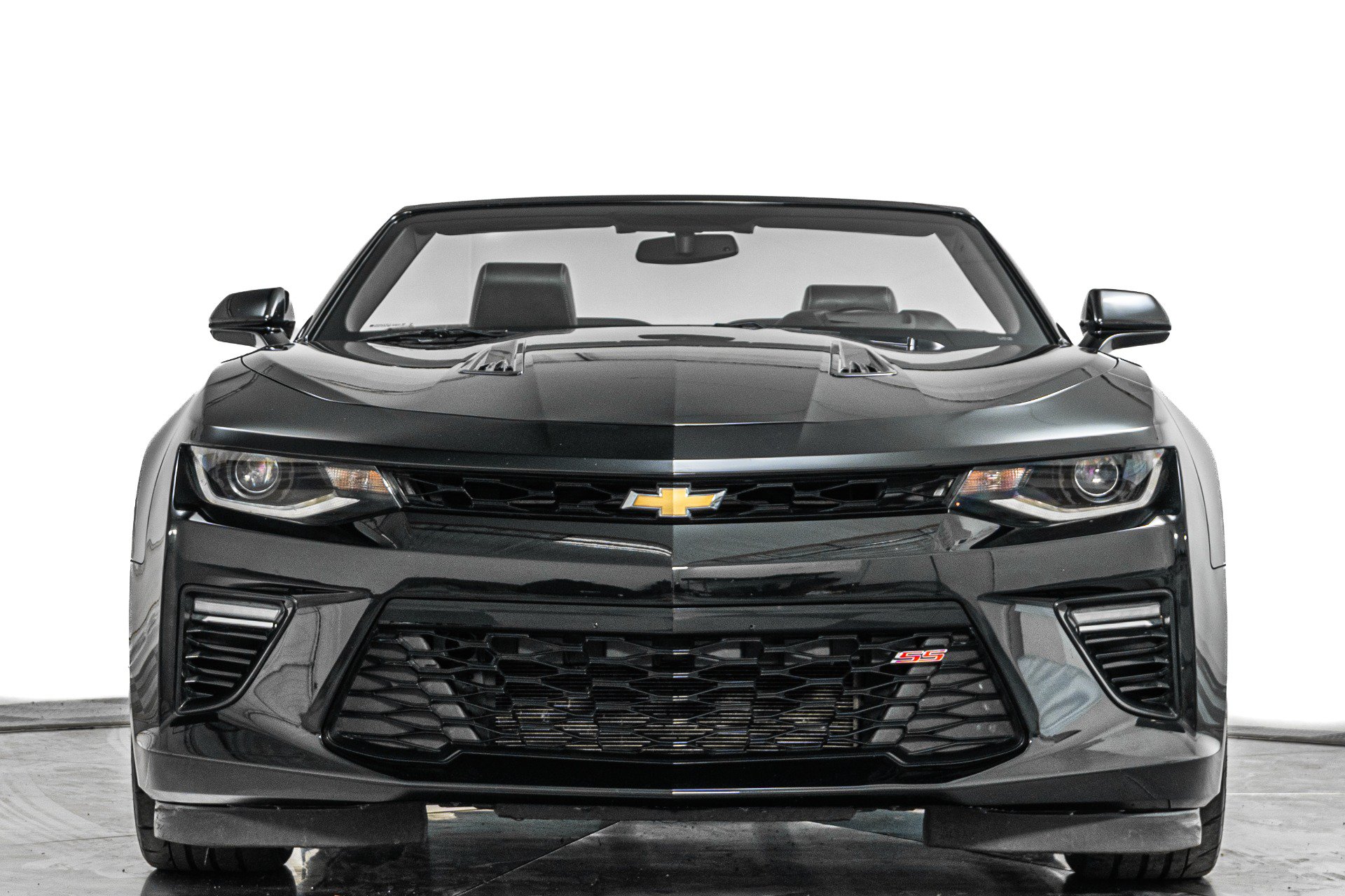 Used 2018 Chevrolet Camaro SS RWD image 4