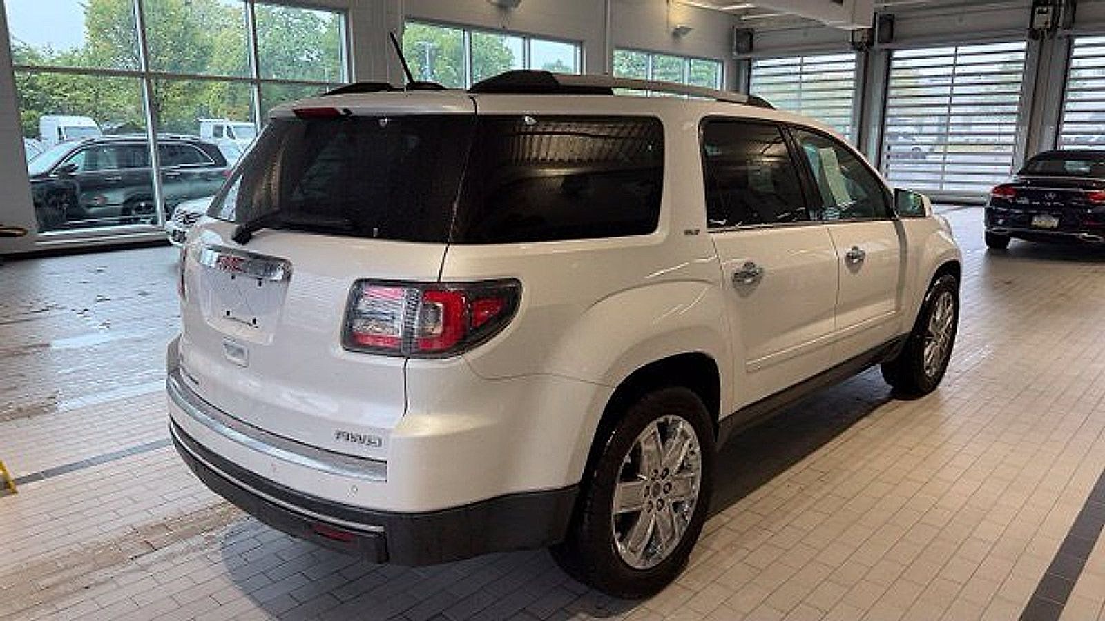 Used 2017 GMC Acadia Limited SLT AWD/4WD image 5