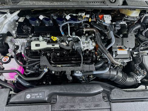 Used 2025 Toyota Prius XLE FWD image 31