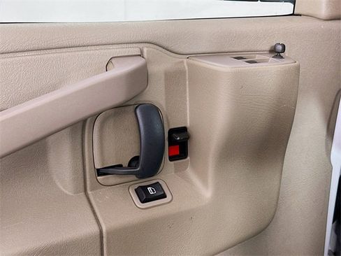 Used 2021 Chevrolet Express 3500 w/ Driver Convenience Package image 17