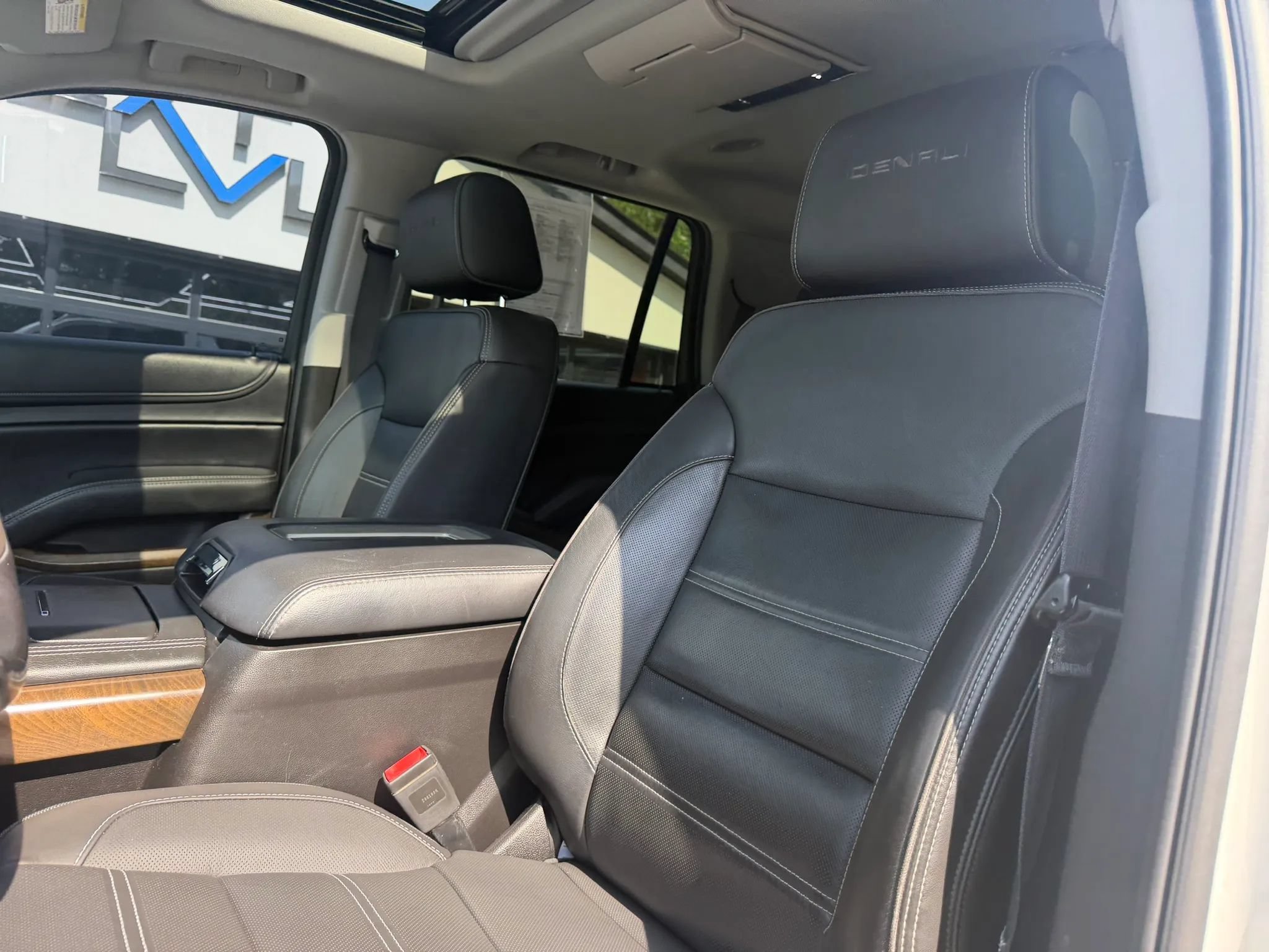 Used 2019 GMC Yukon Denali w/ Denali Ultimate Package AWD/4WD image 15