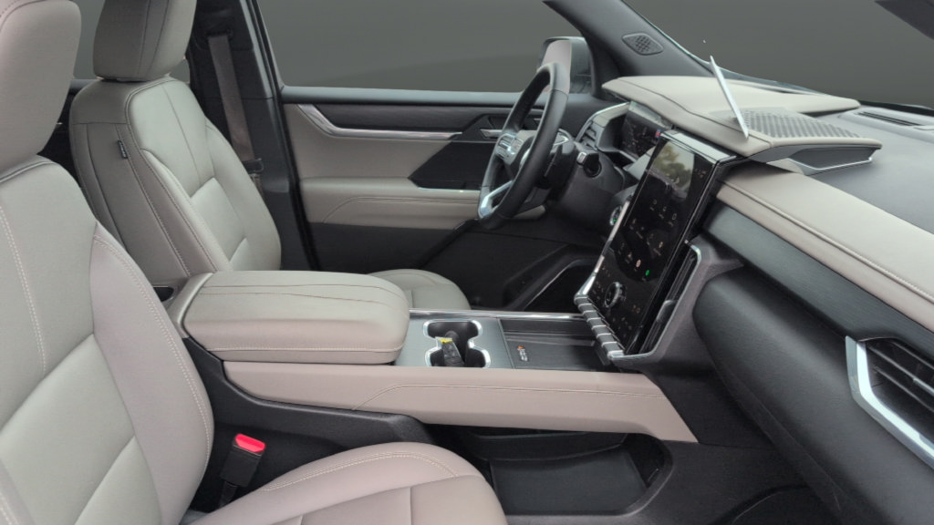 Certified 2026 GMC Acadia Elevation w/ Elevation Premium Package AWD/4WD image 30