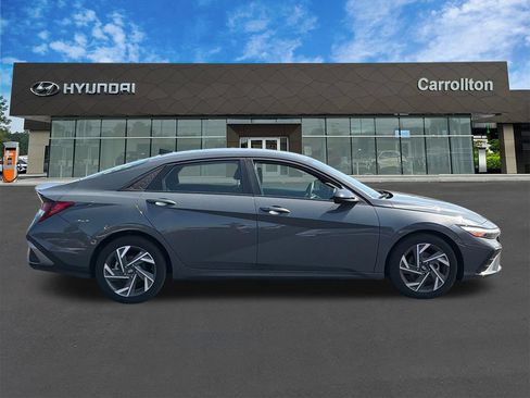 Certified 2025 Hyundai Elantra Sport FWD image 4