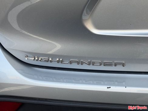 Used 2023 Toyota Highlander XSE image 12