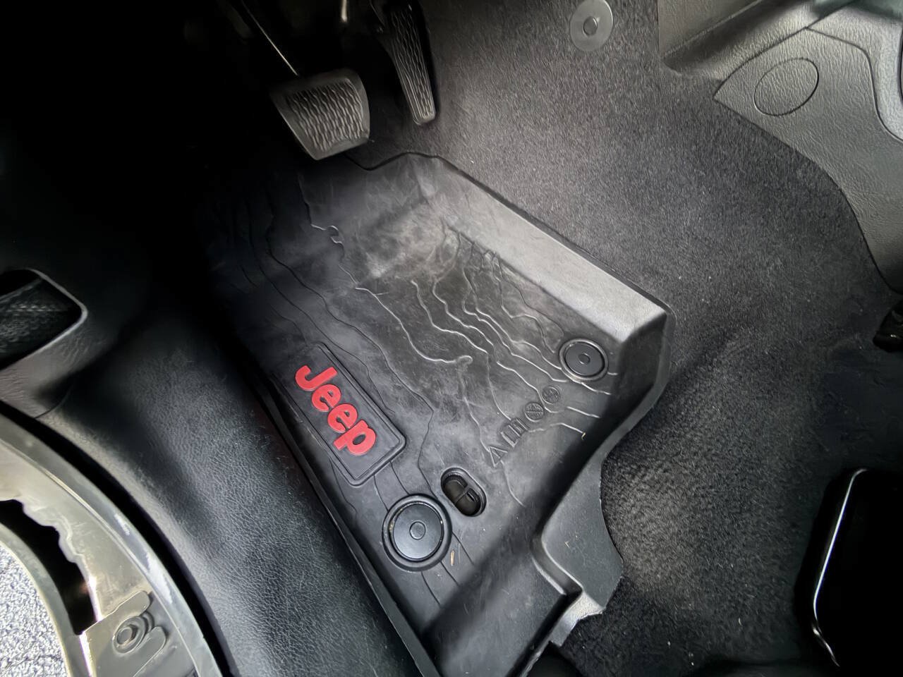Used 2020 Jeep Wrangler Sport AWD/4WD image 18