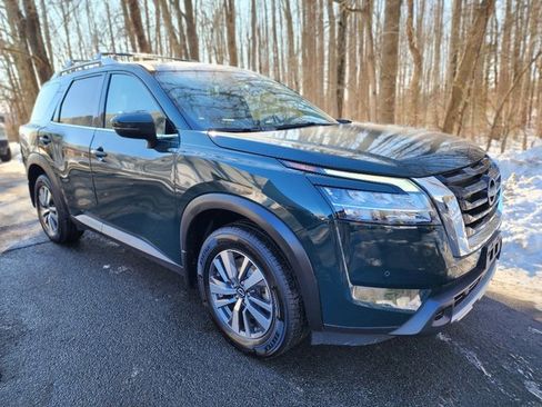 Certified 2024 Nissan Pathfinder SL image 1