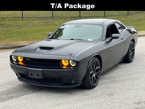 Used 2018 Dodge Challenger R/T w/ Quick Order Package 28P T/A image 9
