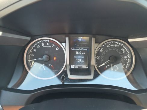 Used 2022 Toyota Tacoma SR5 AWD/4WD image 15