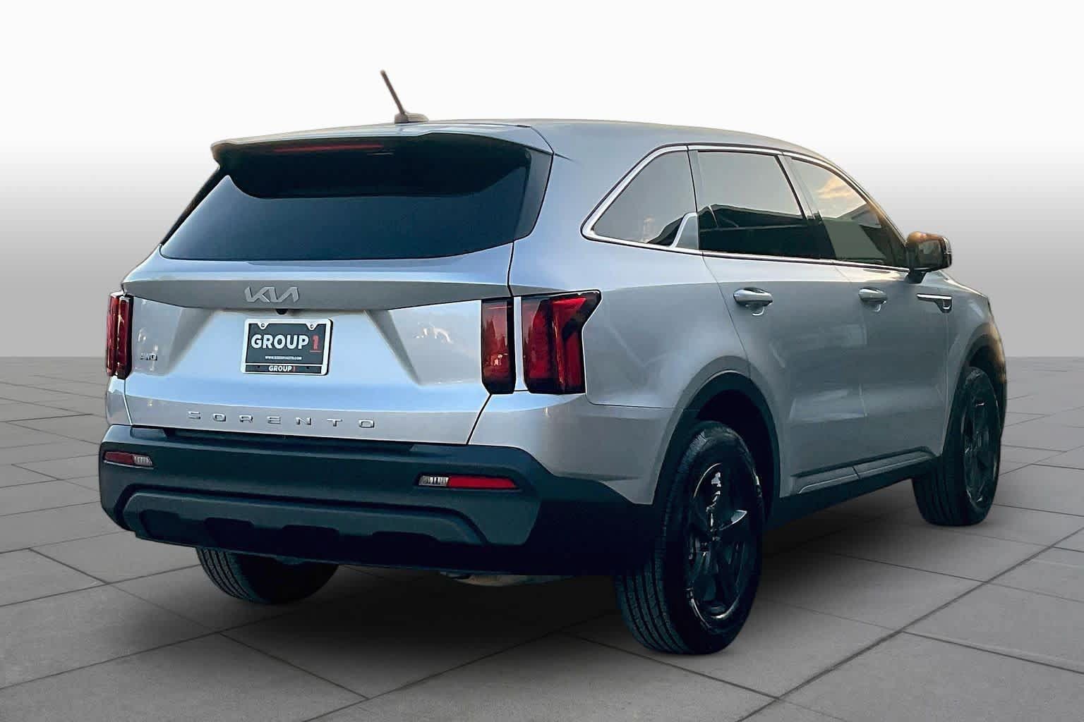 Used 2022 Kia Sorento LX AWD/4WD image 13