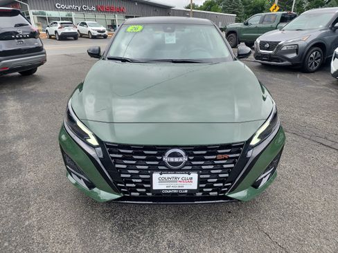 New 2026 Nissan Altima 2.5 SR w/ SR Premium Package FWD image 3