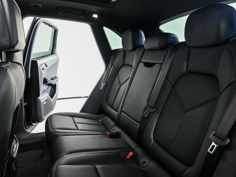 New 2026 Porsche Macan image 22