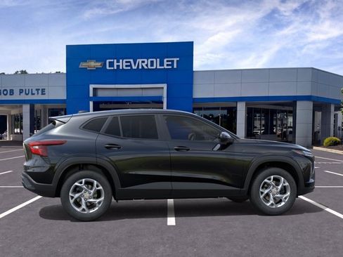 New 2026 Chevrolet Trax LS w/ LS Convenience Package FWD image 5