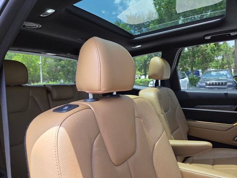 Used 2020 Kia Telluride SX FWD image 19