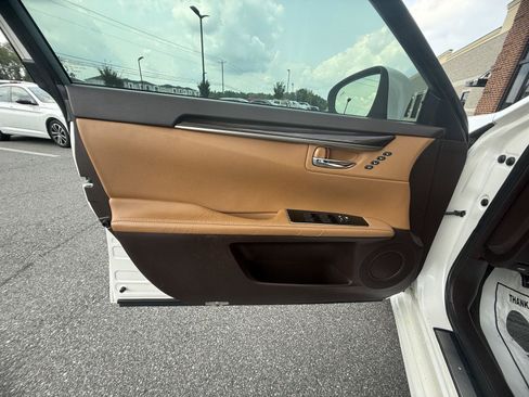 Used 2017 Lexus ES 350 w/ Premium Package FWD image 16