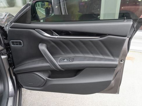 Used 2022 Maserati Ghibli Trofeo image 32