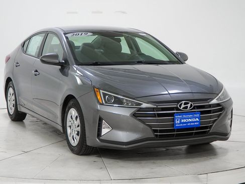 Used 2019 Hyundai Elantra SE image 15