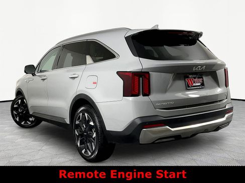 Used 2025 Kia Sorento SX FWD image 4