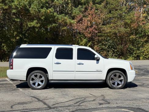 Used 2012 GMC Yukon XL Denali image 3