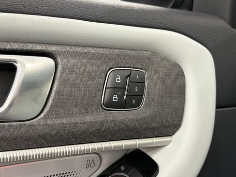 Used 2025 Ford Explorer Platinum w/ Ultimate Package image 33