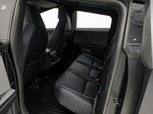 Used 2024 Tesla Cybertruck AWD Crew Cab image 33