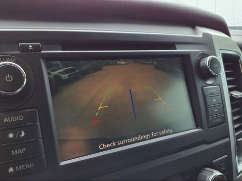 Used 2019 Nissan Titan SV w/ SV Convenience Package image 20