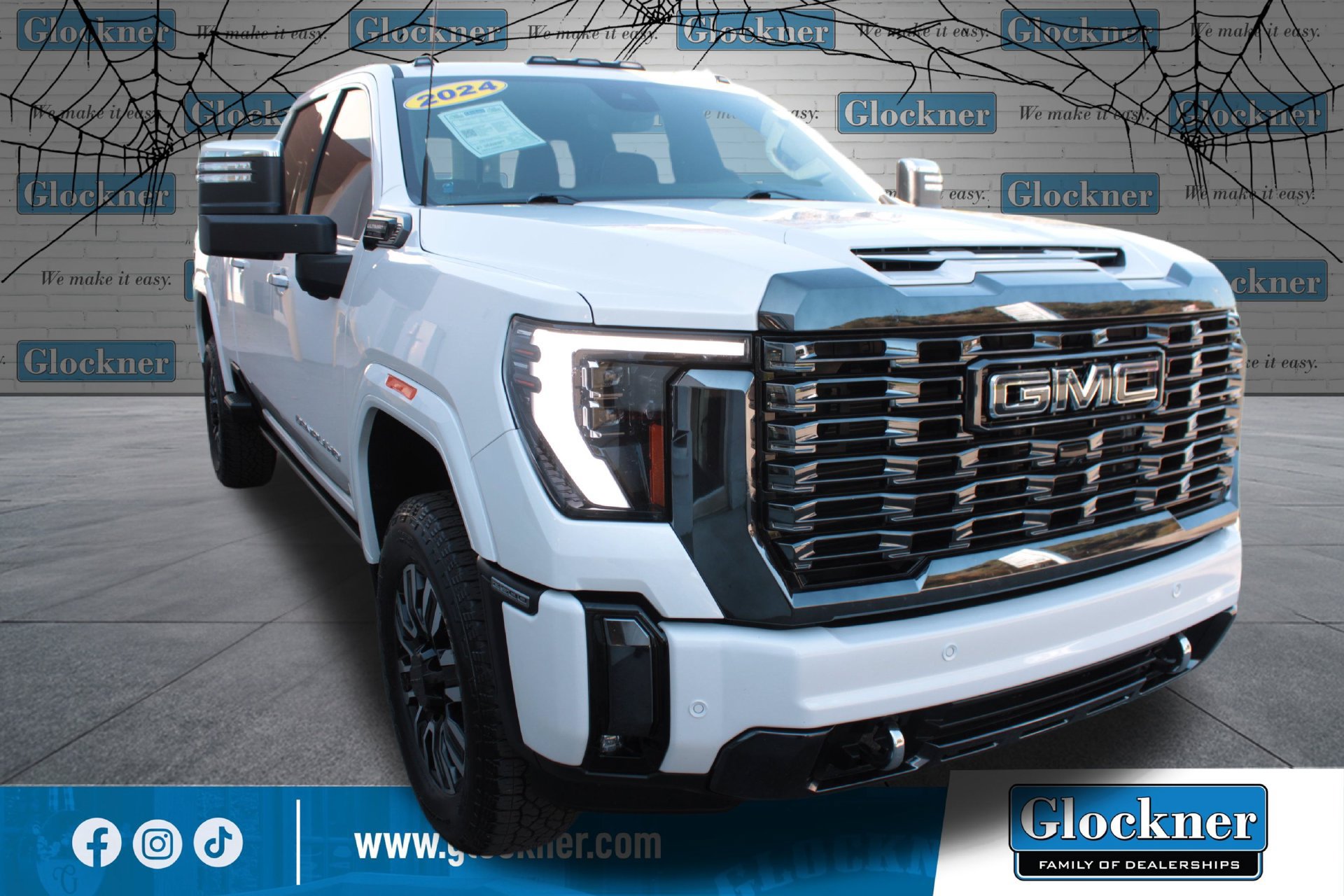 Used 2024 GMC Sierra 2500 Denali Ultimate w/ Max Trailering Package AWD/4WD image 3