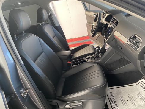 Used 2022 Volkswagen Tiguan SE AWD/4WD image 9