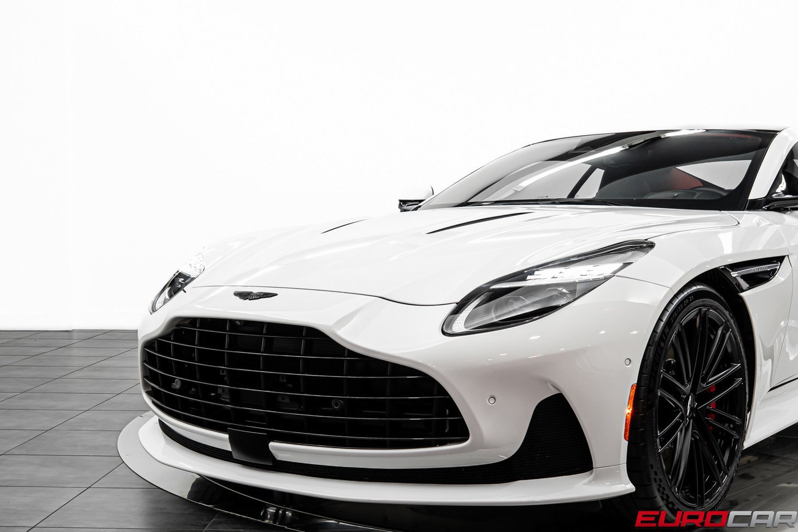 Used 2024 Aston Martin DB12 Coupe RWD image 11