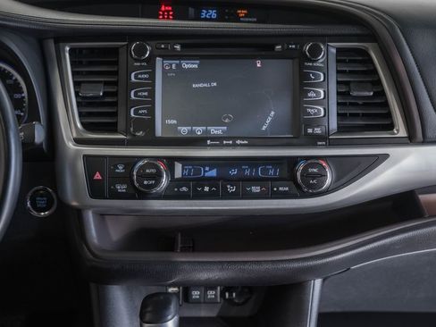 Used 2018 Toyota Highlander XLE w/ Protection Package #3 image 17