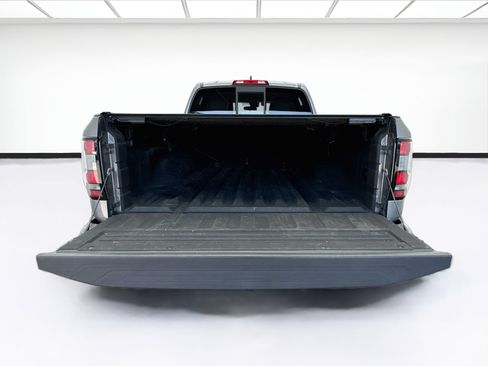 Used 2022 Nissan Frontier SV w/ Technology Package RWD image 17