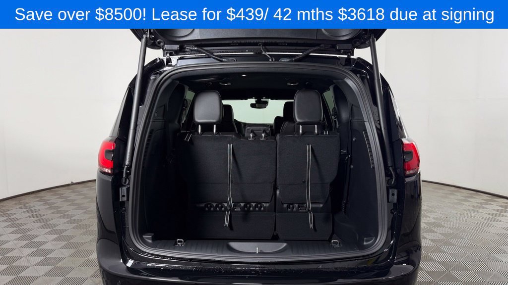 New 2027 Chrysler Pacifica Select FWD image 10