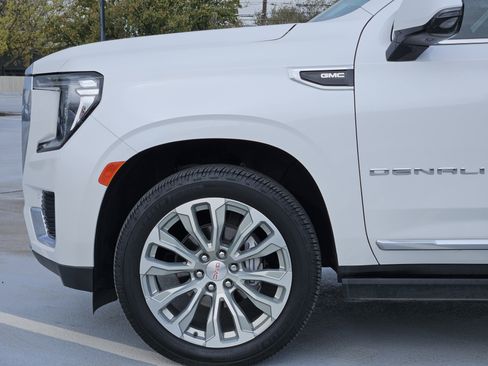 Used 2022 GMC Yukon XL Denali image 12