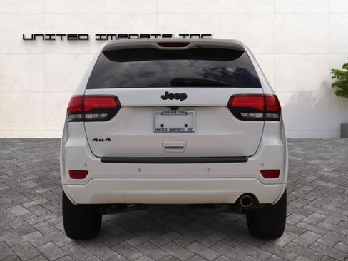 Used 2020 Jeep Grand Cherokee Altitude AWD/4WD image 4