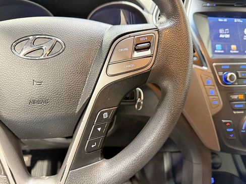 Used 2017 Hyundai Santa Fe SE image 11