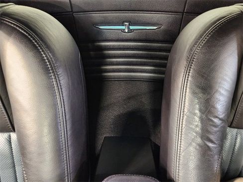 Used 2005 Ford Thunderbird image 18