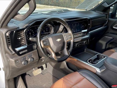 Used 2024 Chevrolet Silverado 3500 High Country w/ Technology Package image 22