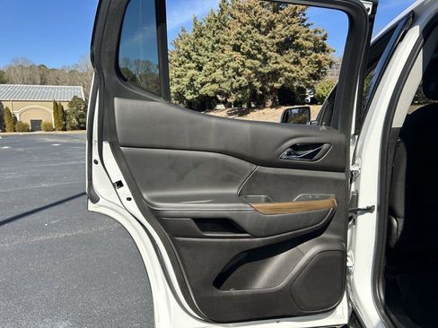 Certified 2023 GMC Acadia SLE w/ Driver Convenience Package image 60