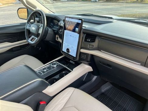 Certified 2023 Ford Expedition Platinum image 39