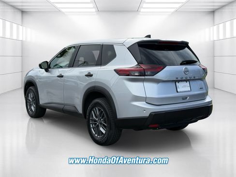 Used 2024 Nissan Rogue S AWD/4WD image 4