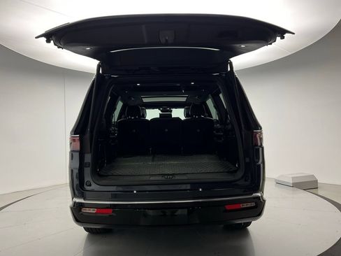 Used 2023 Jeep Wagoneer 4WD w/ Premium Group I image 5
